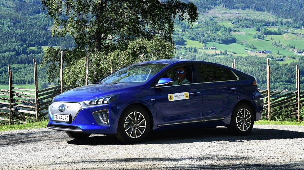 Hyundai Ioniq i sommerlandskap