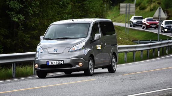 Grå Nissan e-NV200