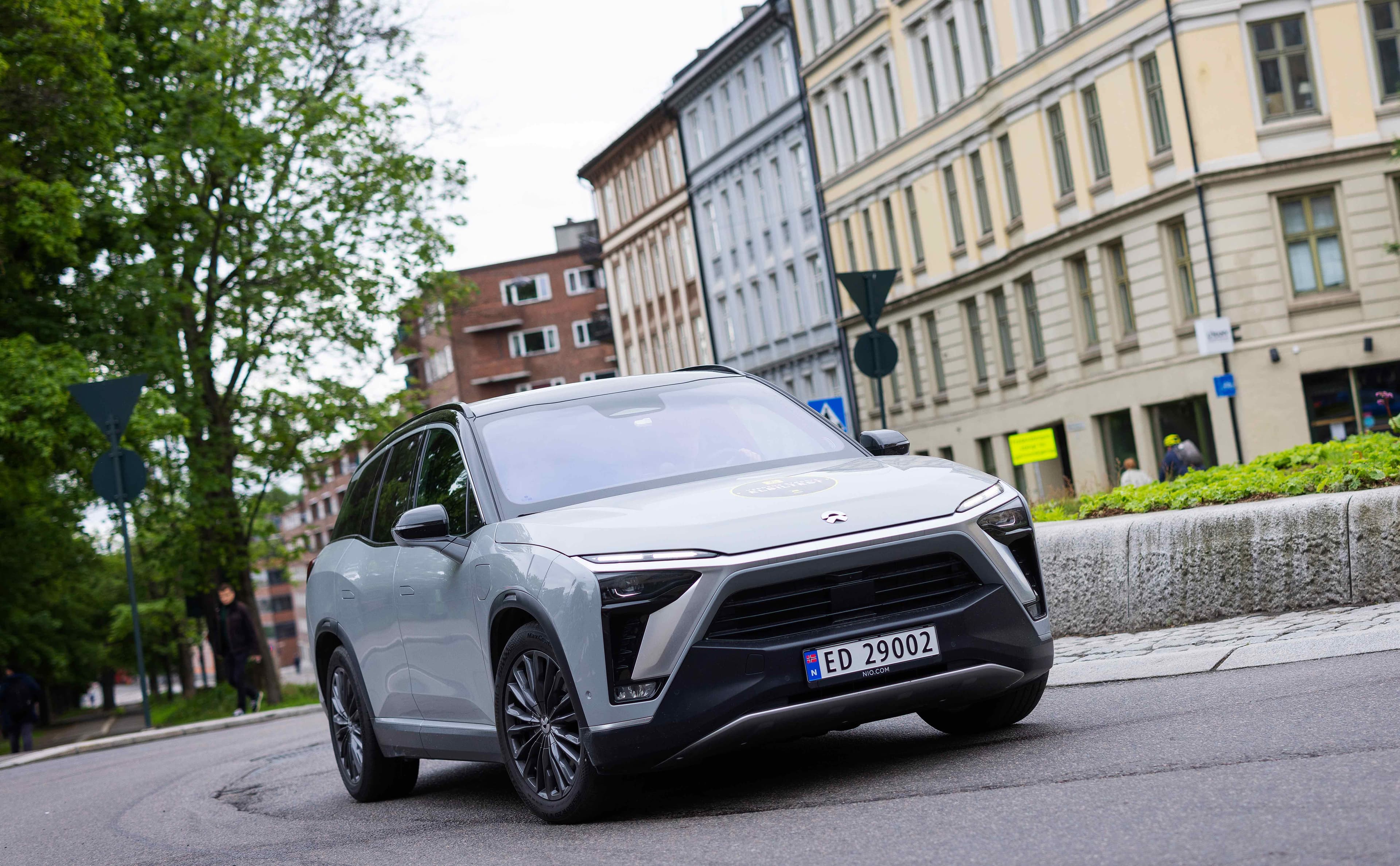 NIO ES8, bart føre, rundkjøring ved Aleksander Kiellandsplass